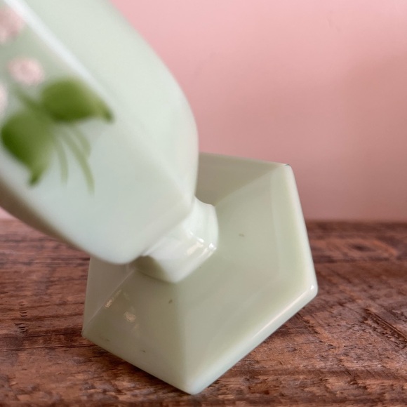 Vintage jade green Westmooreland Stretch swung bud vase signed - Picture 4 of 5